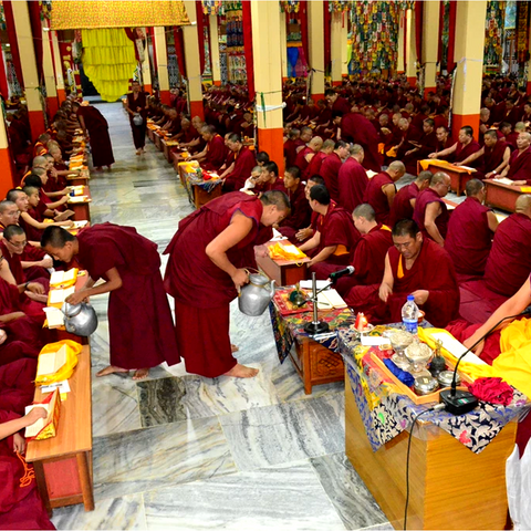 Sangha Offering to 3800 monks </br> 供养4000多位僧人